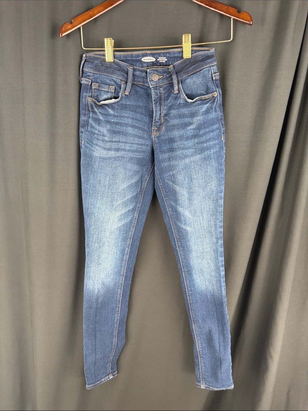 Old Navy Medium Wash Skinny Jeans in Blue